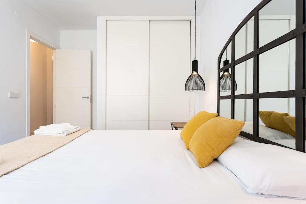 Super Central Malaga Flat With Terrace And Free Parking Zewnętrze zdjęcie