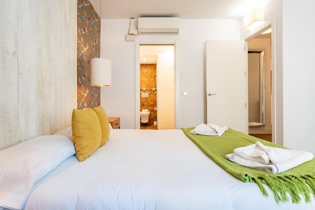 Super Central Malaga Flat With Terrace And Free Parking Zewnętrze zdjęcie